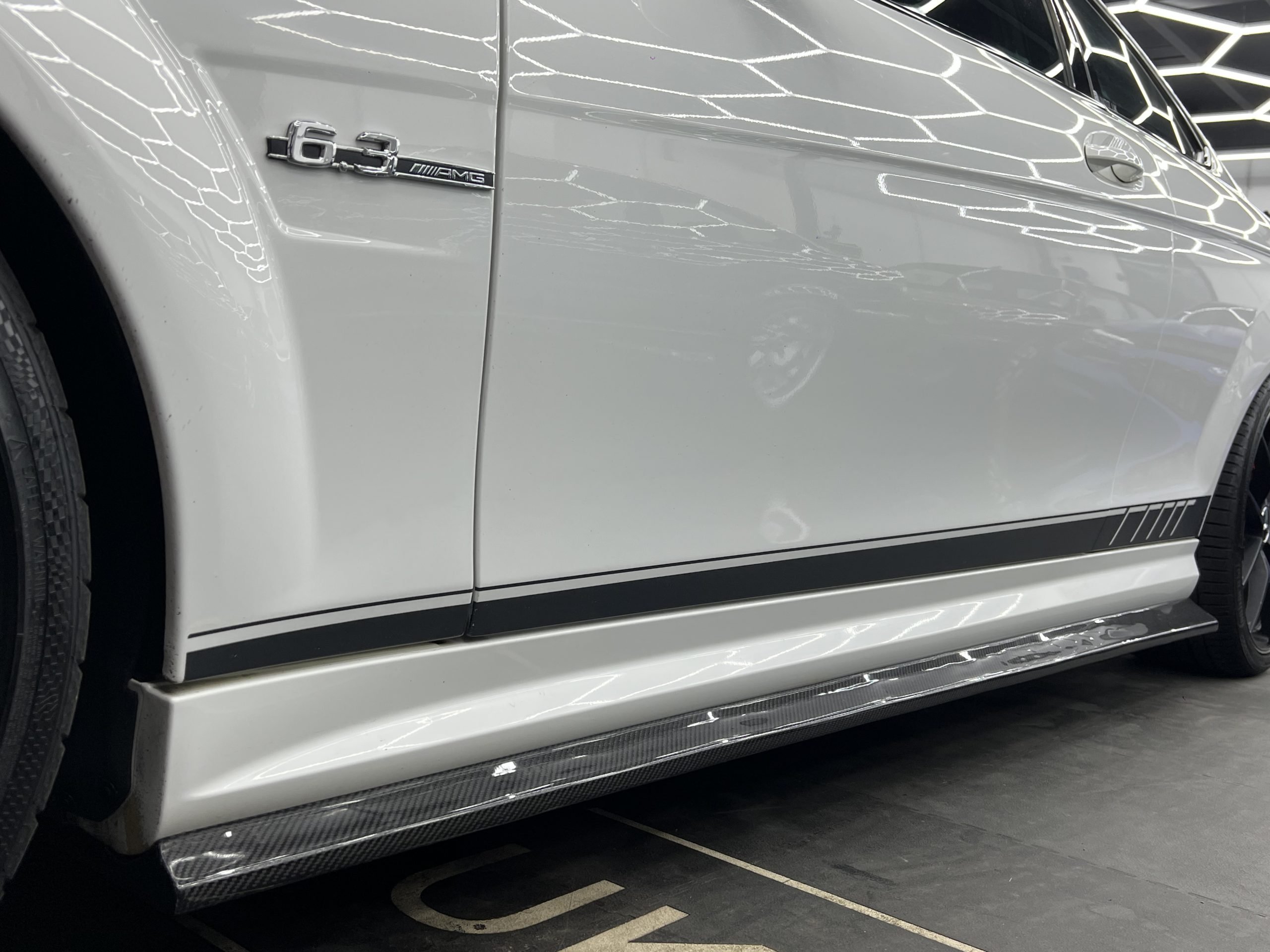 「90」カーボン ベンツ W204 C63 amg サイドスカート【送料無料】 Mercedes C63 AMG W204 Side Skirt Extensions – Carbon Fiber