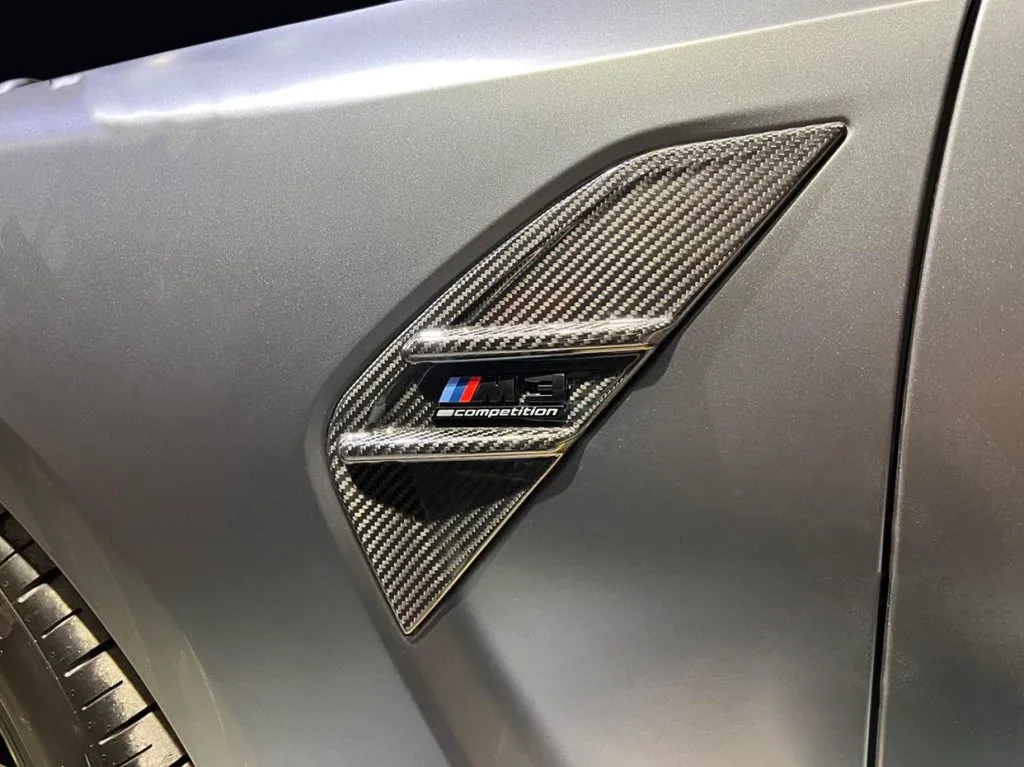BMW G82/G83 M4 M Performance Style Dry Carbon Fiber Fender Air Breather Set Pre Preg Fender/wing (Replacement) — image 3 of 16