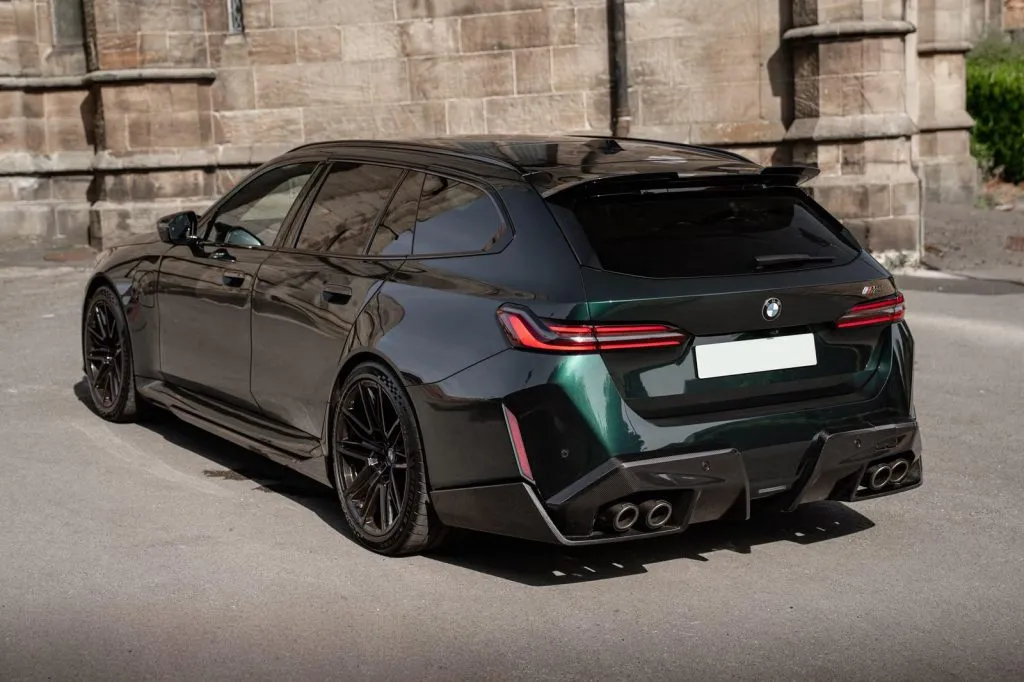 BMW G99 M5 TOURING V STYLE CARBON FIBER SPOILER — image 4 of 6