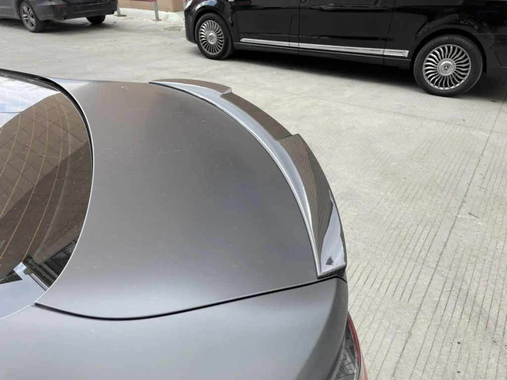 G82 M4 style dry carbon spoiler — image 2 of 16