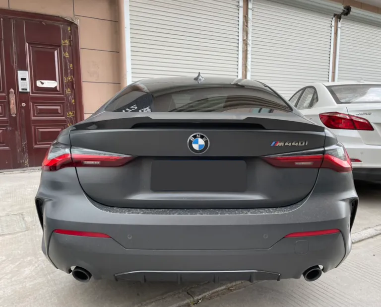 G82 M4 style dry carbon spoiler
